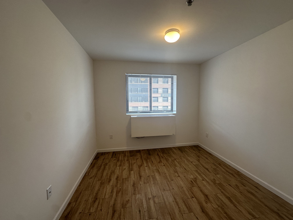 31-72 31st Street - Photo 2