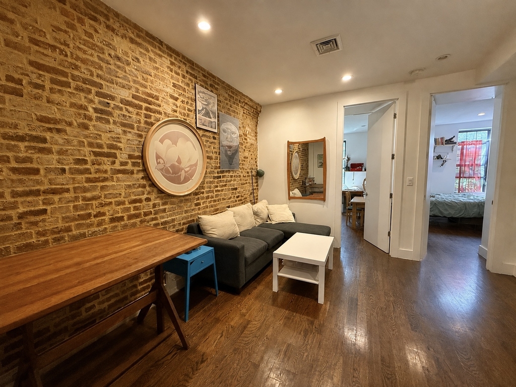 556 Kosciuszko Street - Photo 2