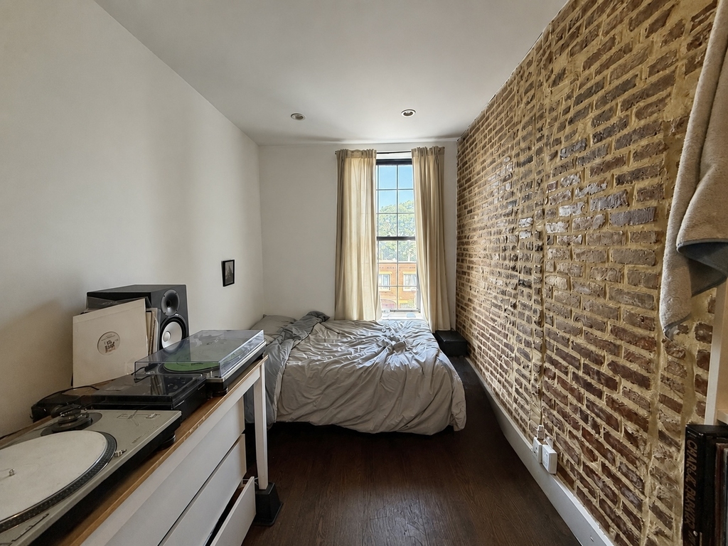 556 Kosciuszko Street - Photo 8