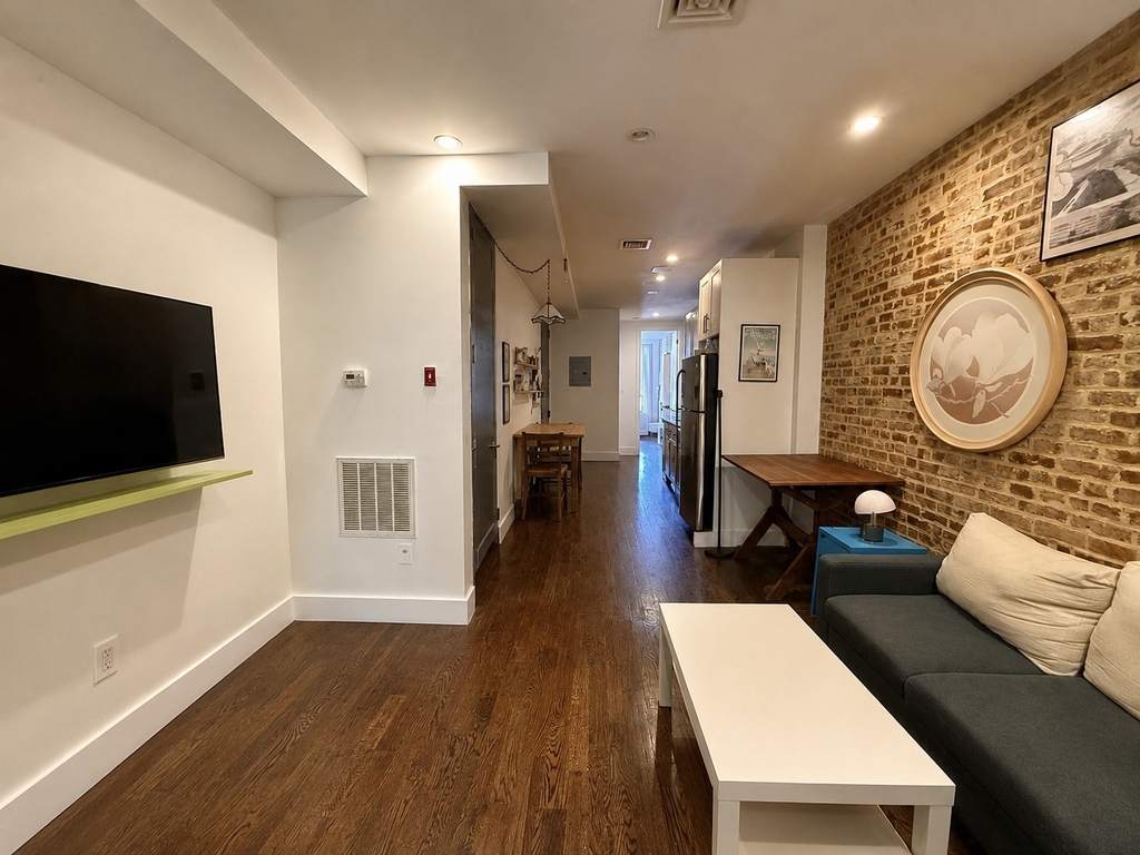 556 Kosciuszko Street - Photo 7