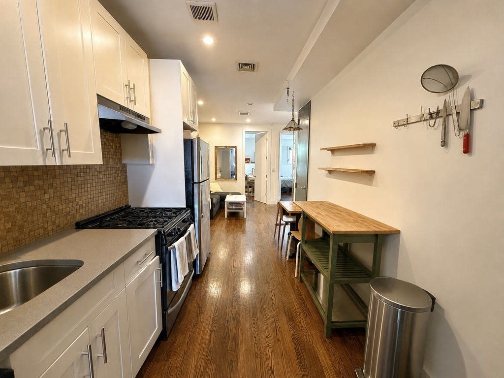 556 Kosciuszko Street - Photo 0
