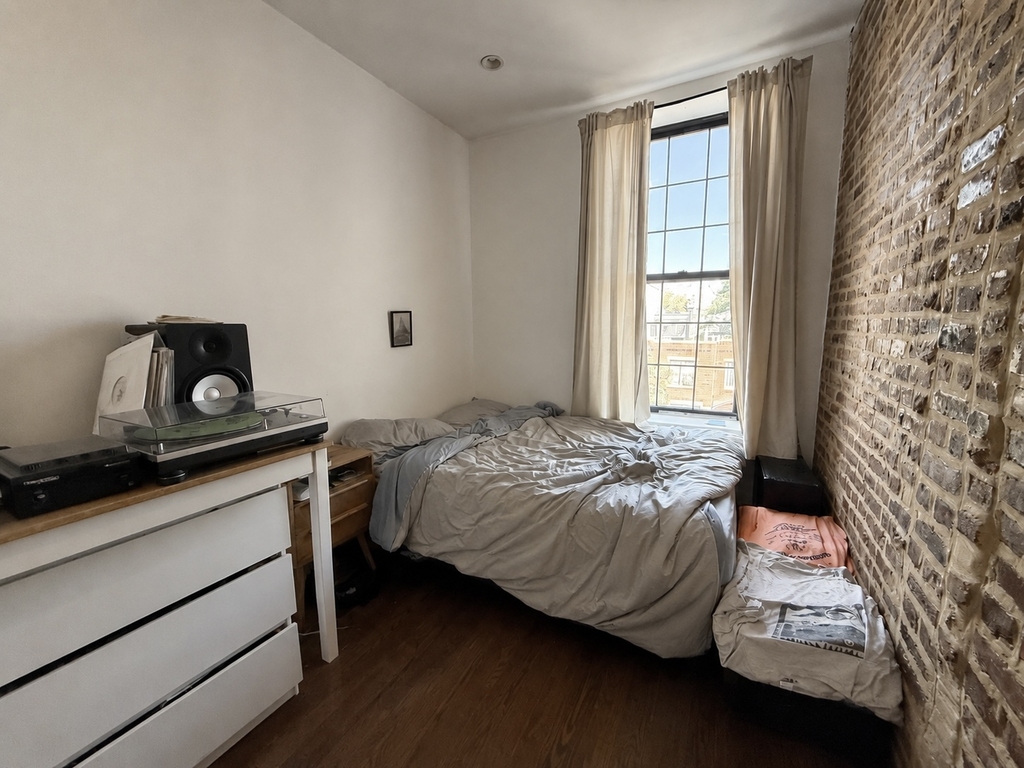 556 Kosciuszko Street - Photo 9