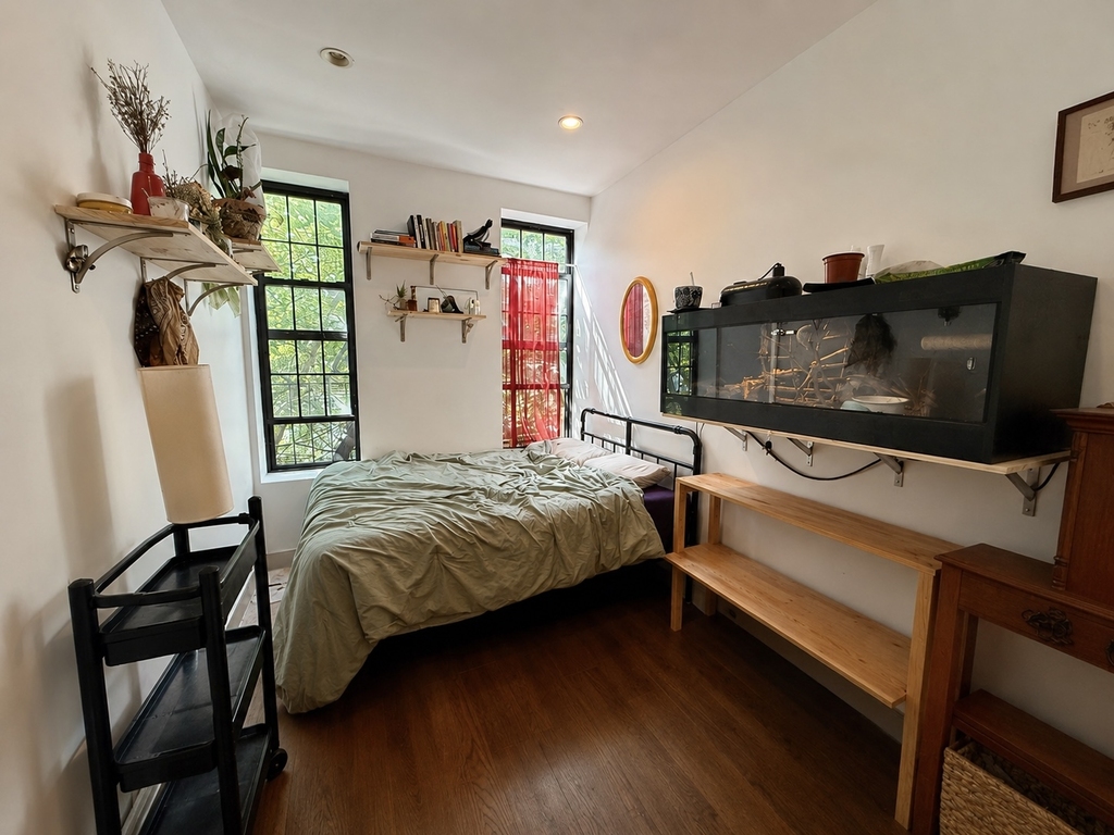 556 Kosciuszko Street - Photo 5
