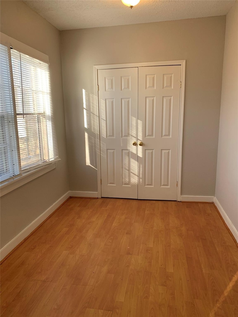 1050 Dubois Street - Photo 4