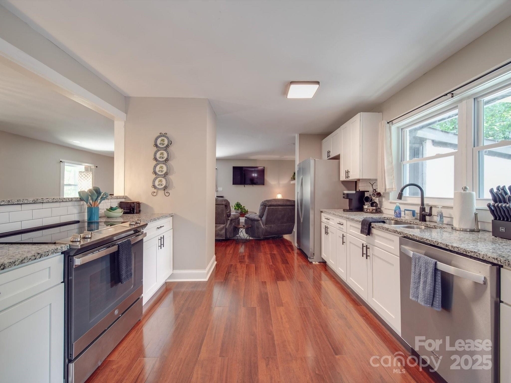 1510 Lynhurst Drive - Photo 5
