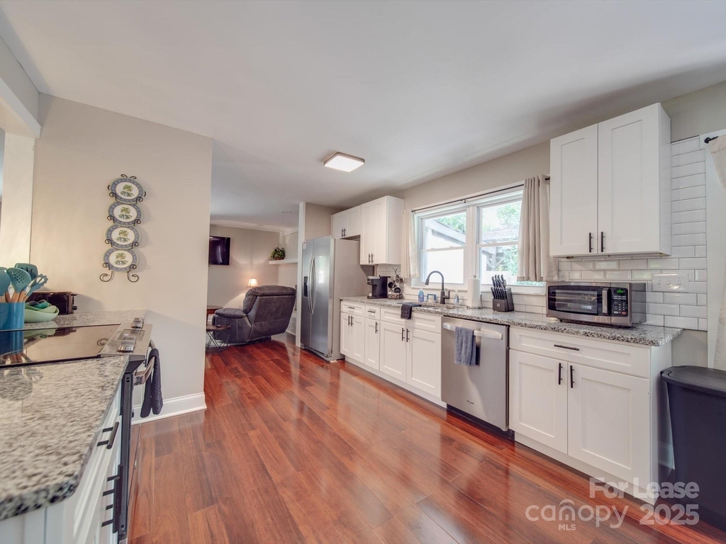 1510 Lynhurst Drive - Photo 7