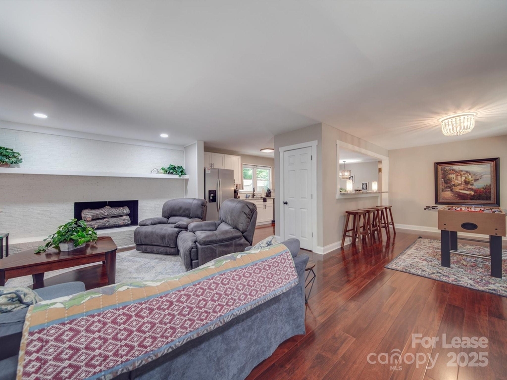 1510 Lynhurst Drive - Photo 4