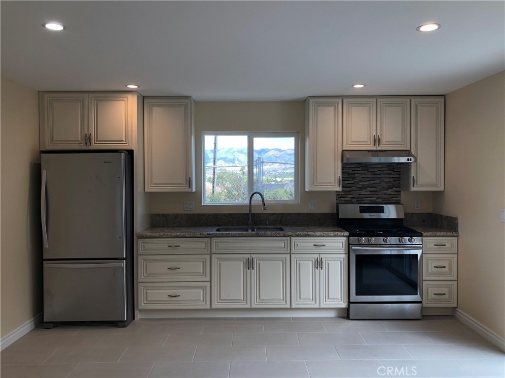 9019 Farralone Avenue - Photo 3