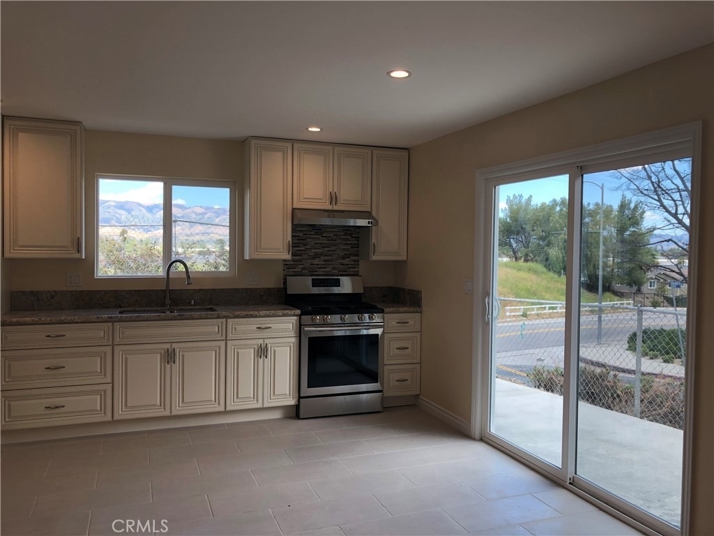9019 Farralone Avenue - Photo 7