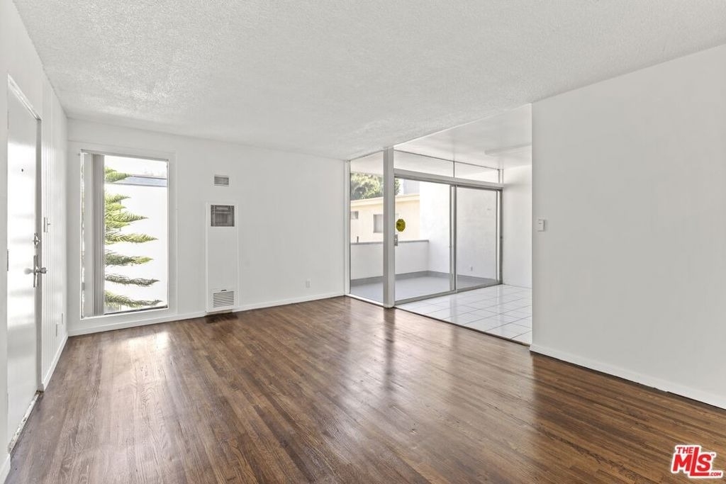 1233 Barry Avenue - Photo 7