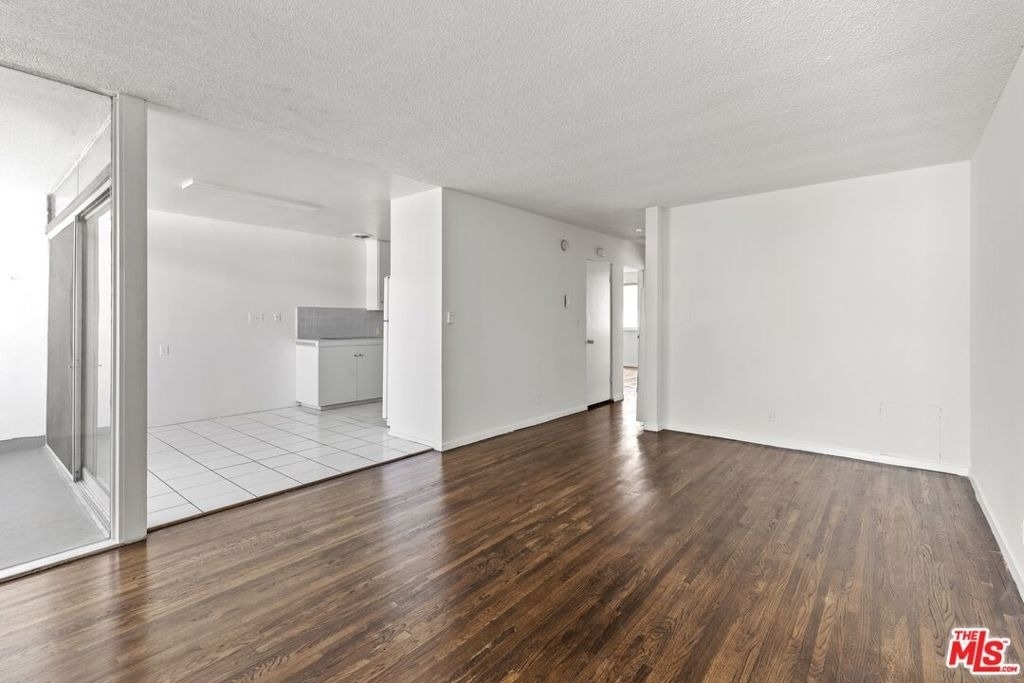 1233 Barry Avenue - Photo 1