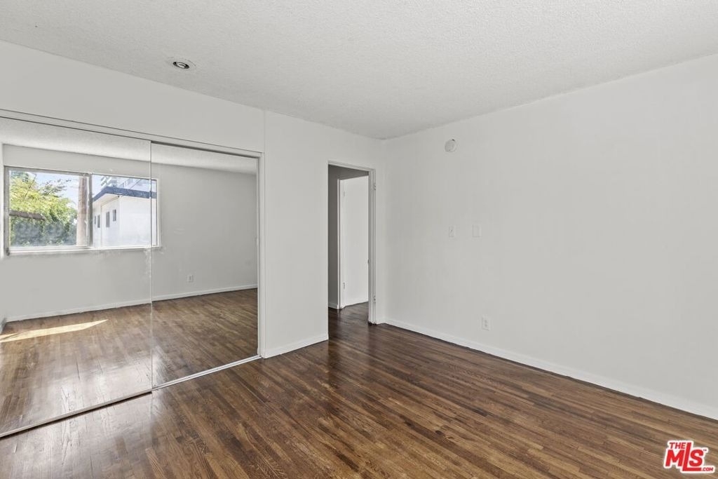 1233 Barry Avenue - Photo 13