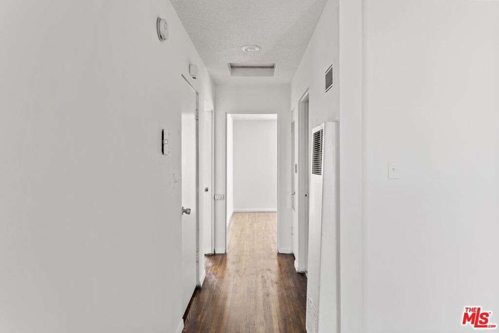 1233 Barry Avenue - Photo 11