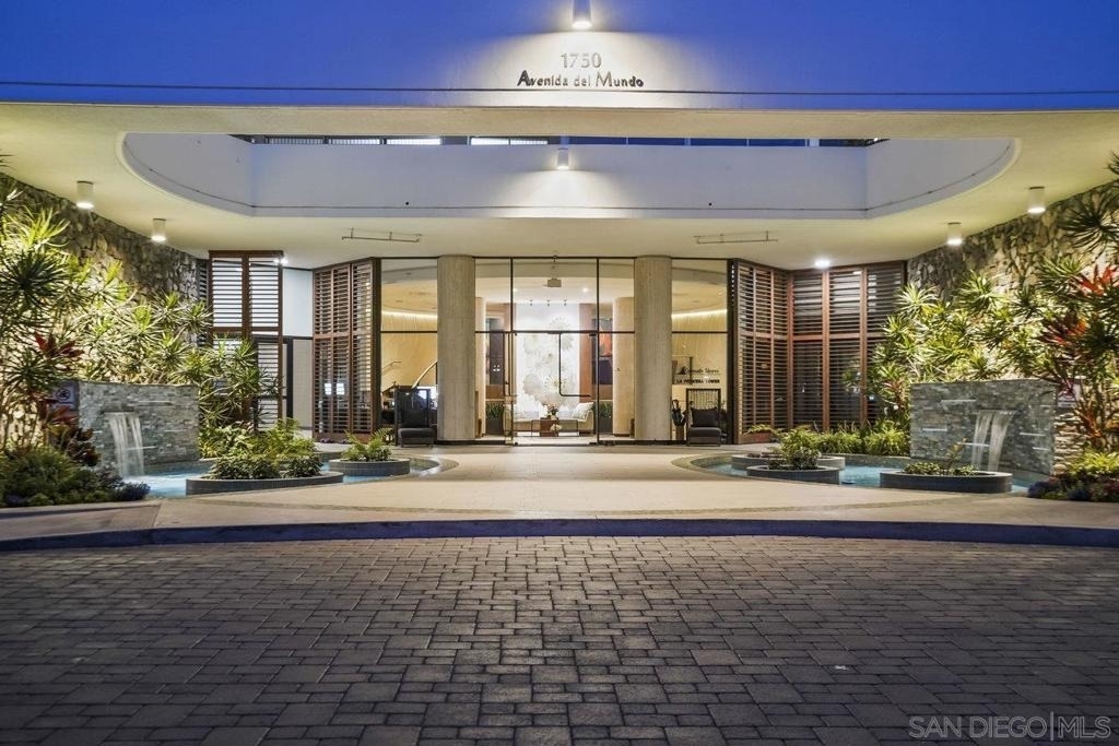 1750 Avenida Del Mundo - Photo 2