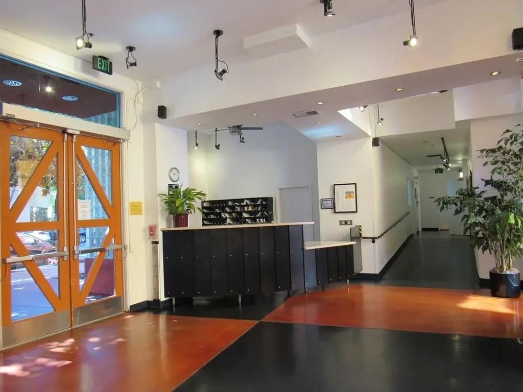 1100 17th St - Photo 2