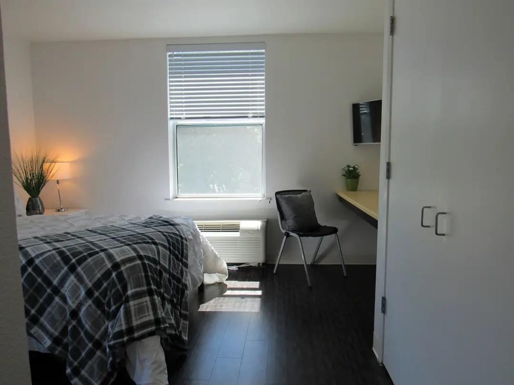 1100 17th St - Photo 10