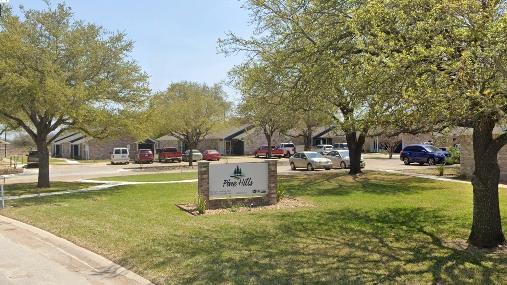 112 Dixon Dr - Photo 0