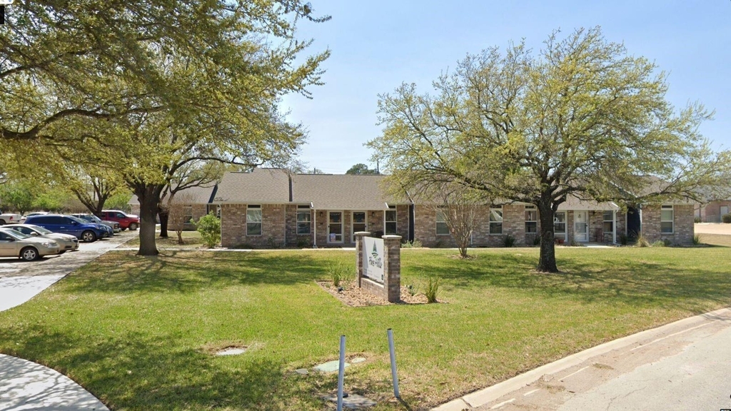 112 Dixon Dr - Photo 2
