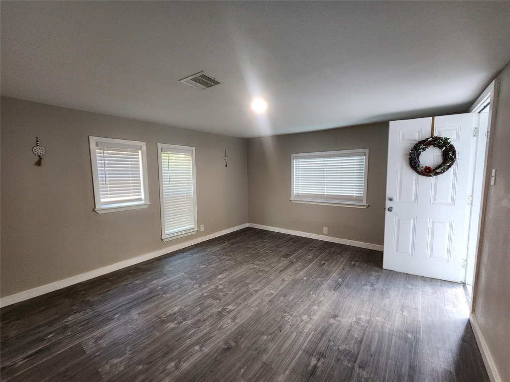6203 1/2 Hoffman Street - Photo 5