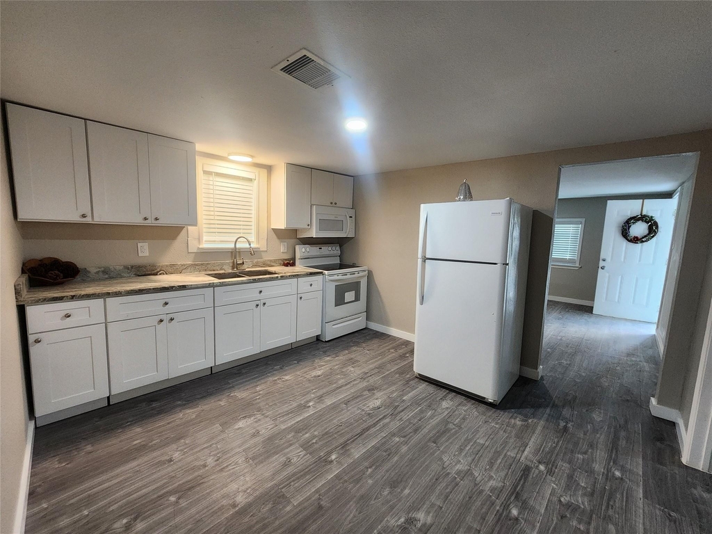 6203 1/2 Hoffman Street - Photo 7