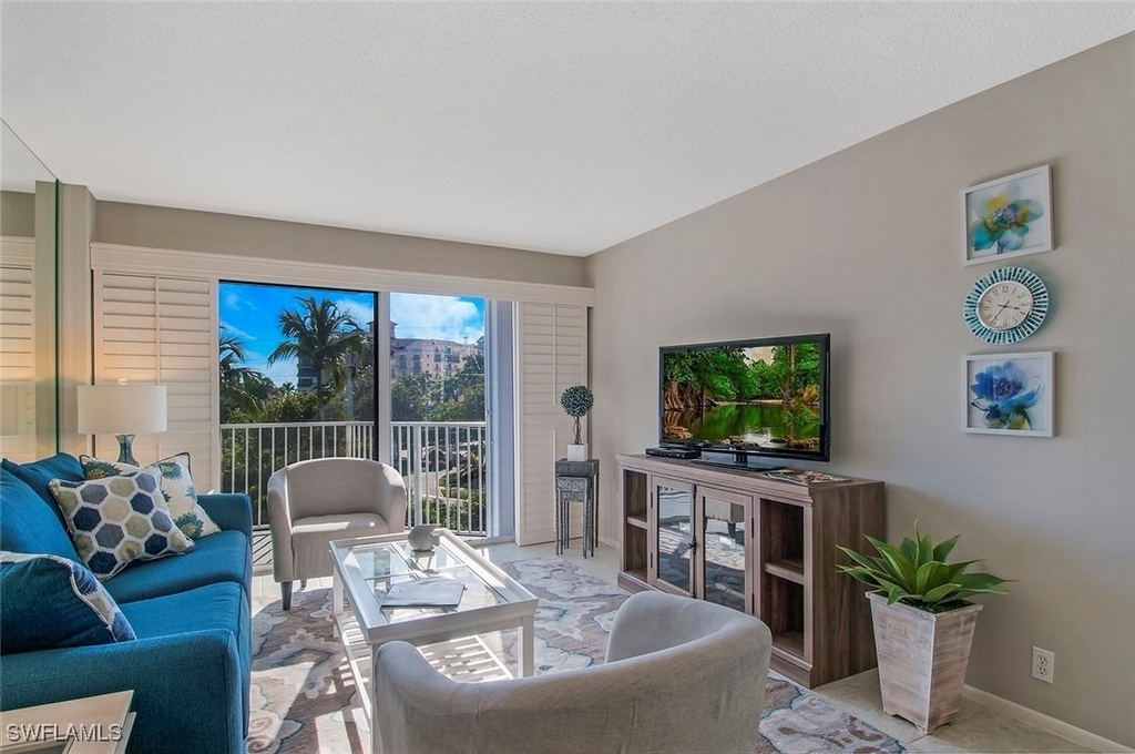 1300 Gulf Shore Boulevard N - Photo 4