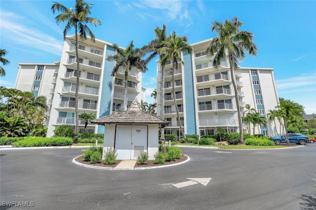 1300 Gulf Shore Boulevard N - Photo 3