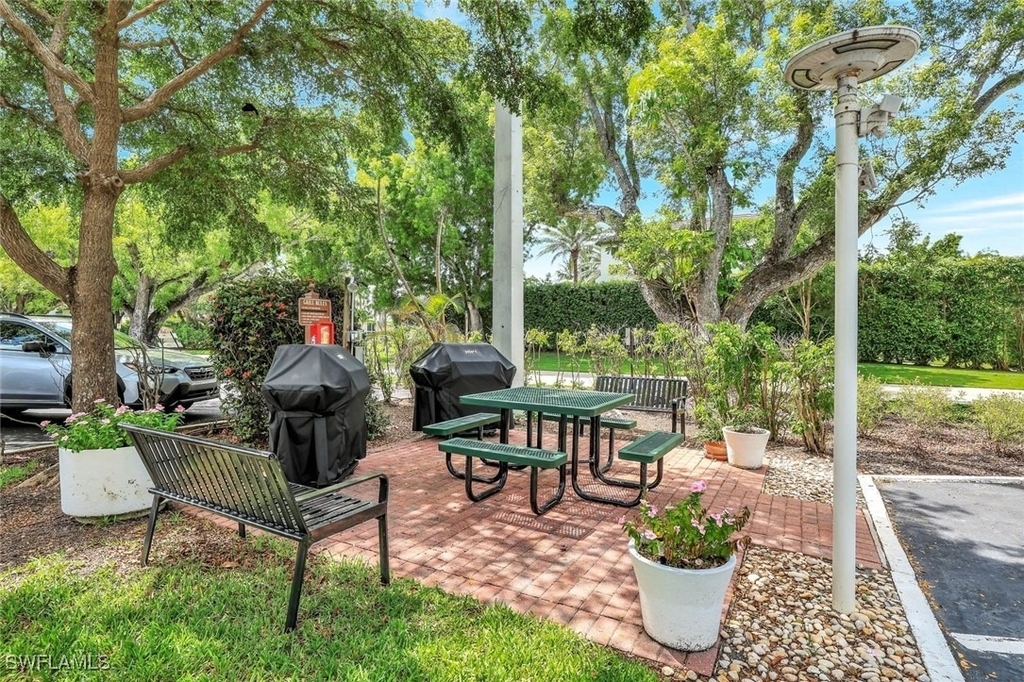1300 Gulf Shore Boulevard N - Photo 2