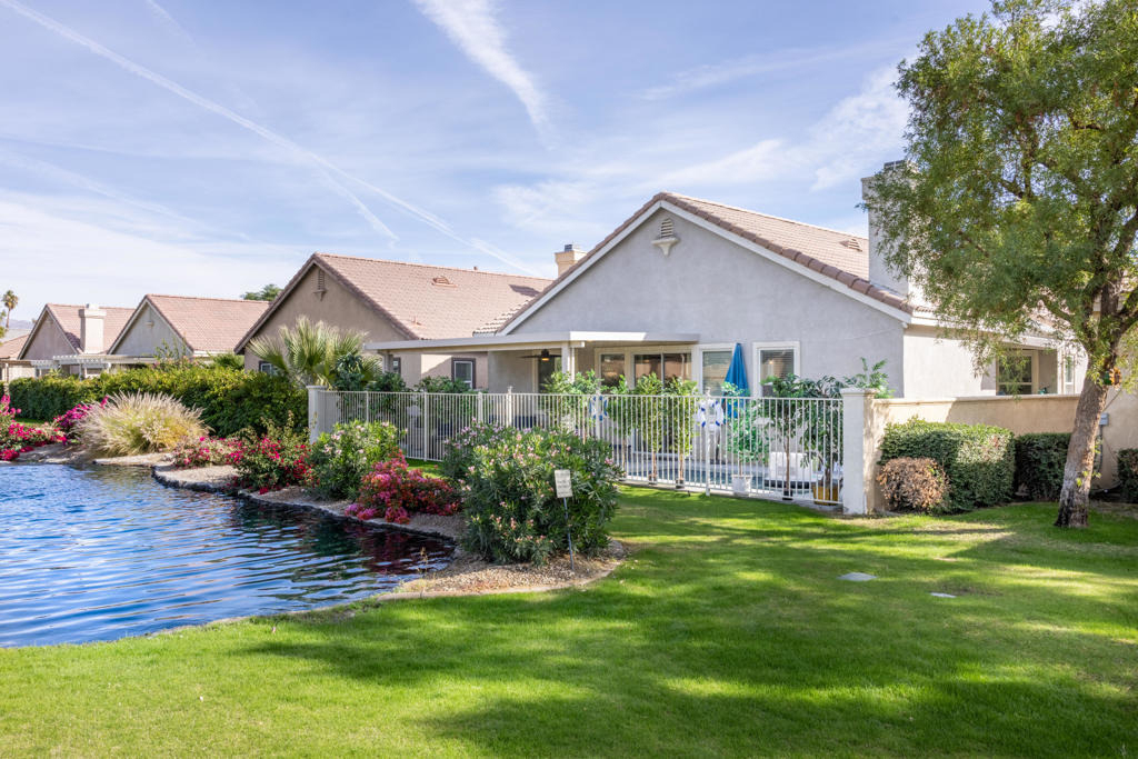 49527 Wayne Street - Photo 1