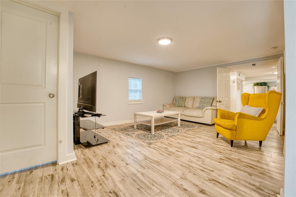 1917 Avenue M 1/2 - Photo 12