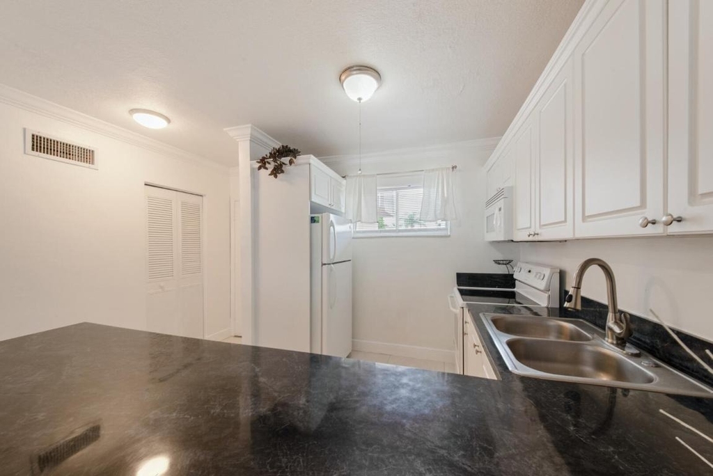 2581 N Garden Drive - Photo 7