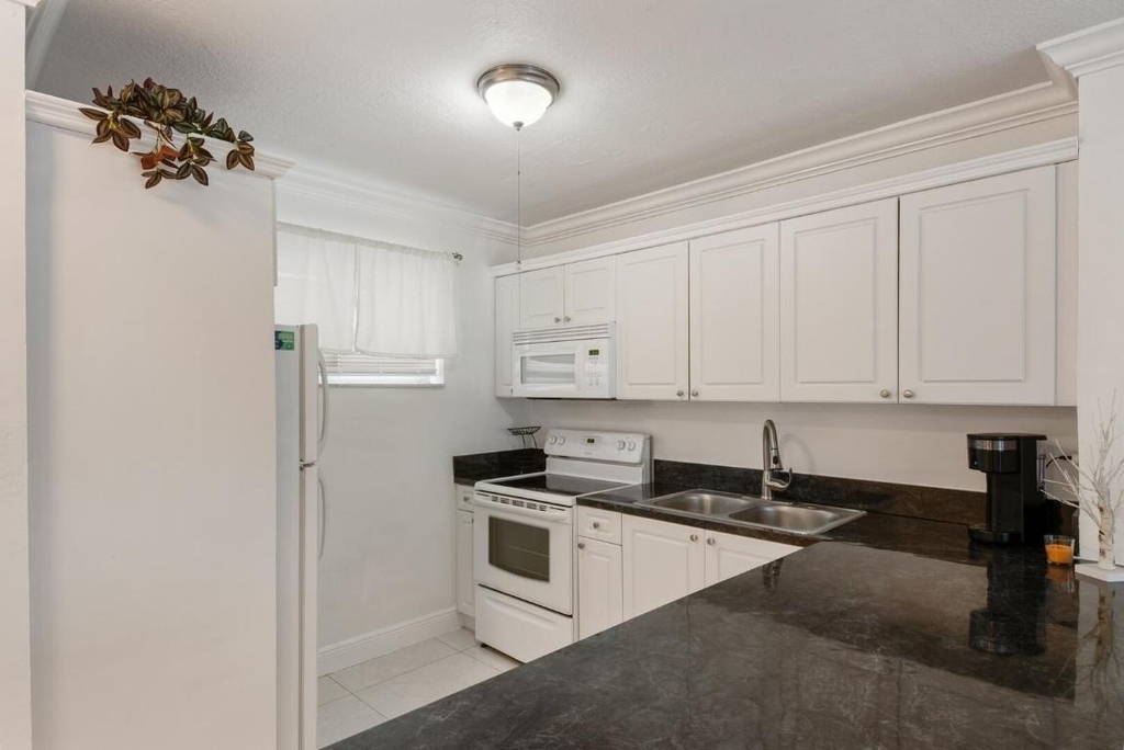 2581 N Garden Drive - Photo 6