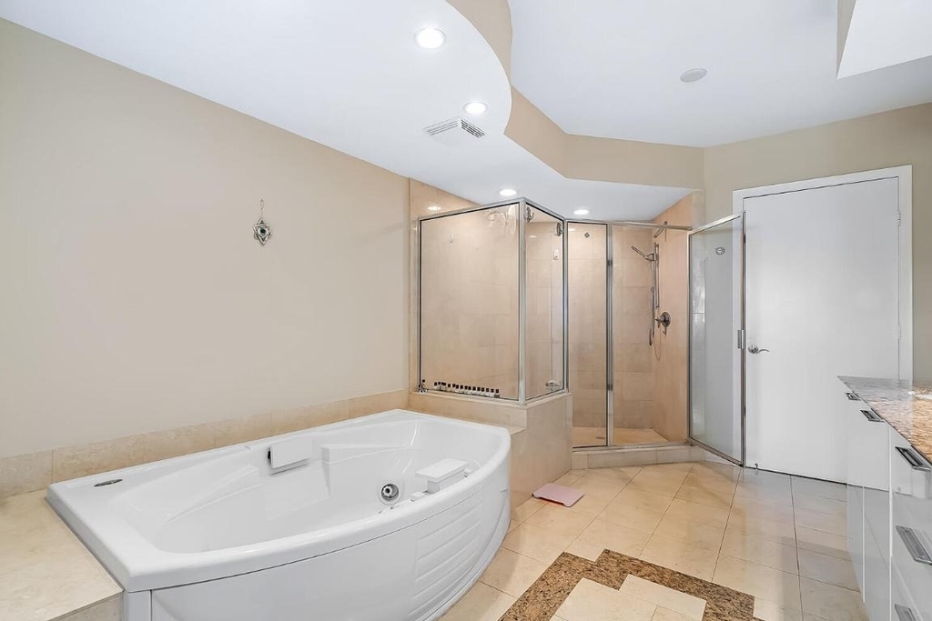 18911 Collins Avenue - Photo 36