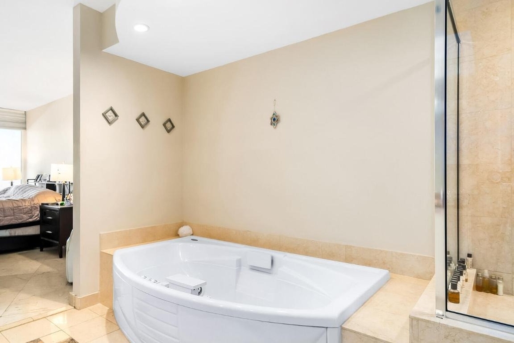 18911 Collins Avenue - Photo 38