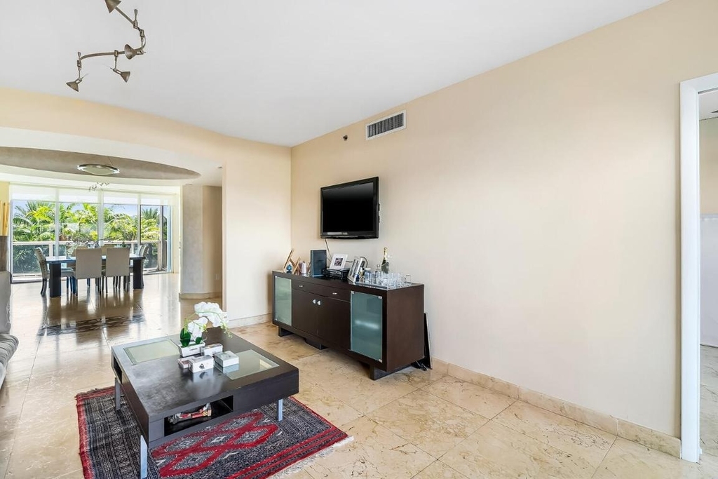 18911 Collins Avenue - Photo 19