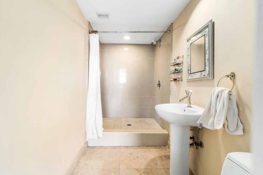 18911 Collins Avenue - Photo 39