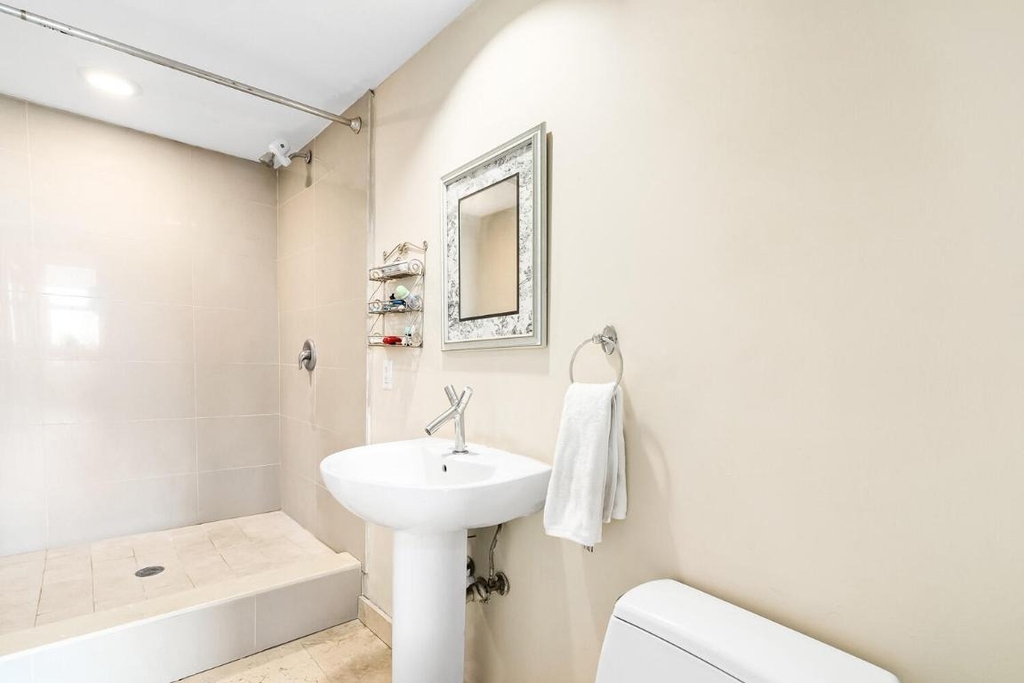 18911 Collins Avenue - Photo 40