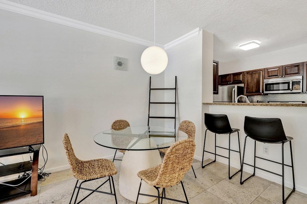 580 S Sapodilla Avenue - Photo 7