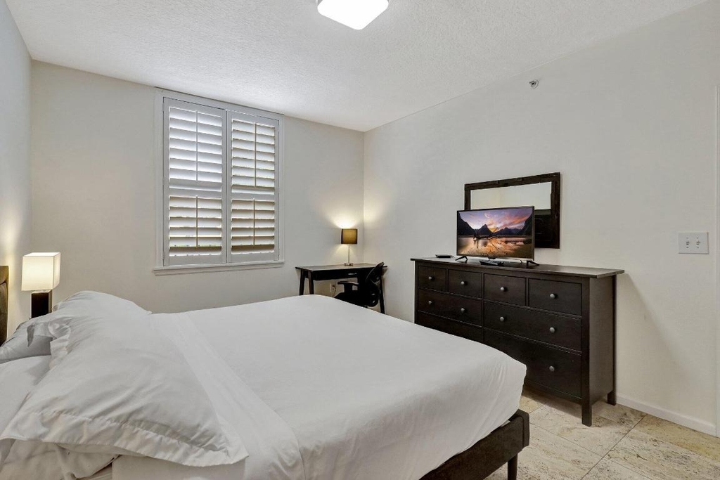 580 S Sapodilla Avenue - Photo 13