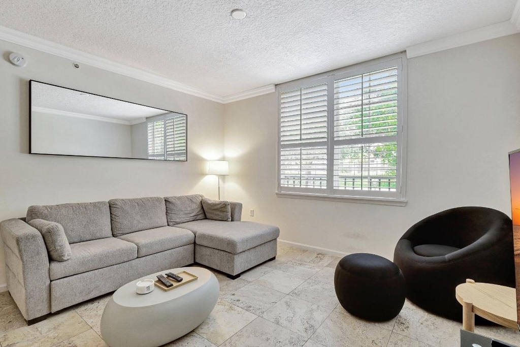 580 S Sapodilla Avenue - Photo 9