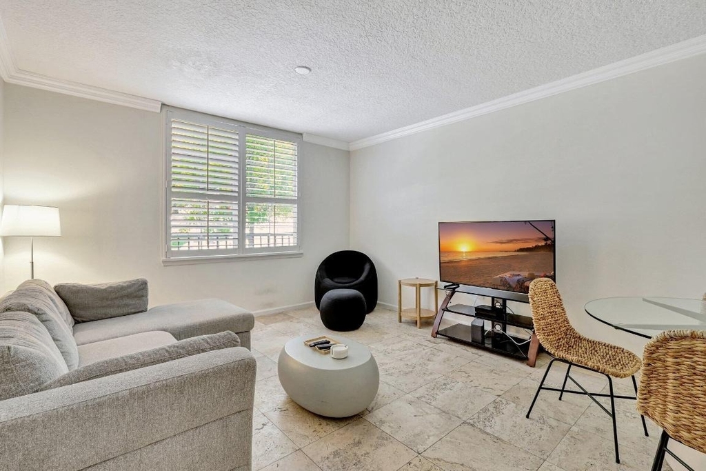 580 S Sapodilla Avenue - Photo 8