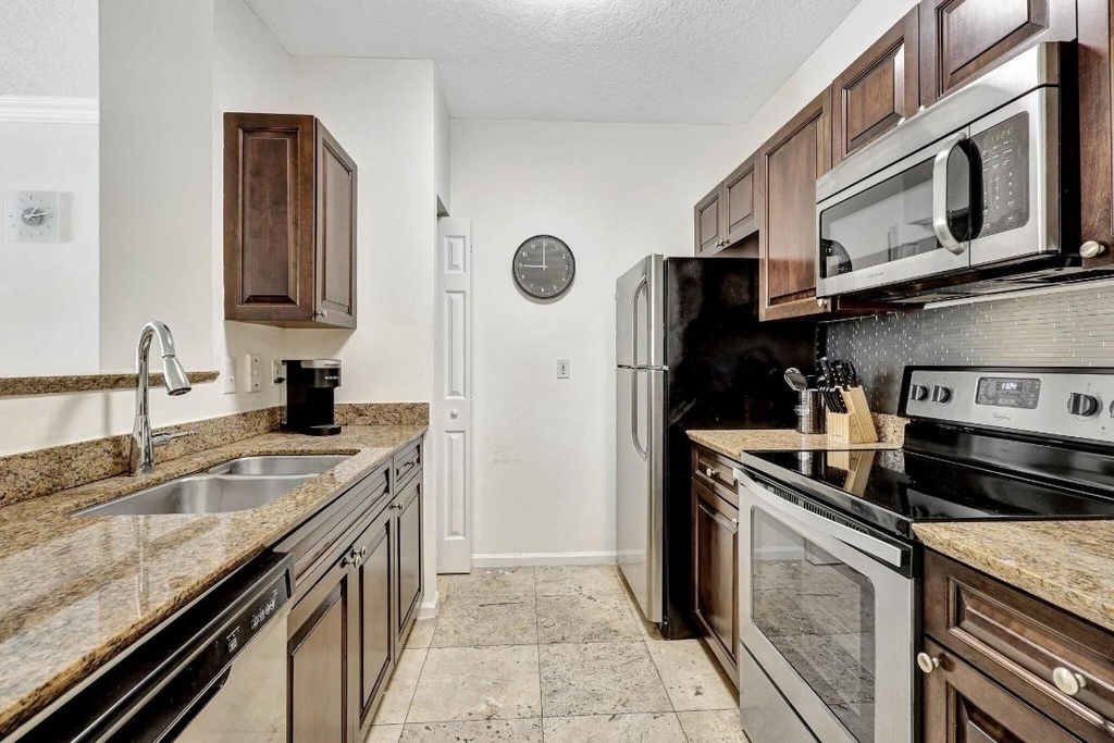 580 S Sapodilla Avenue - Photo 1
