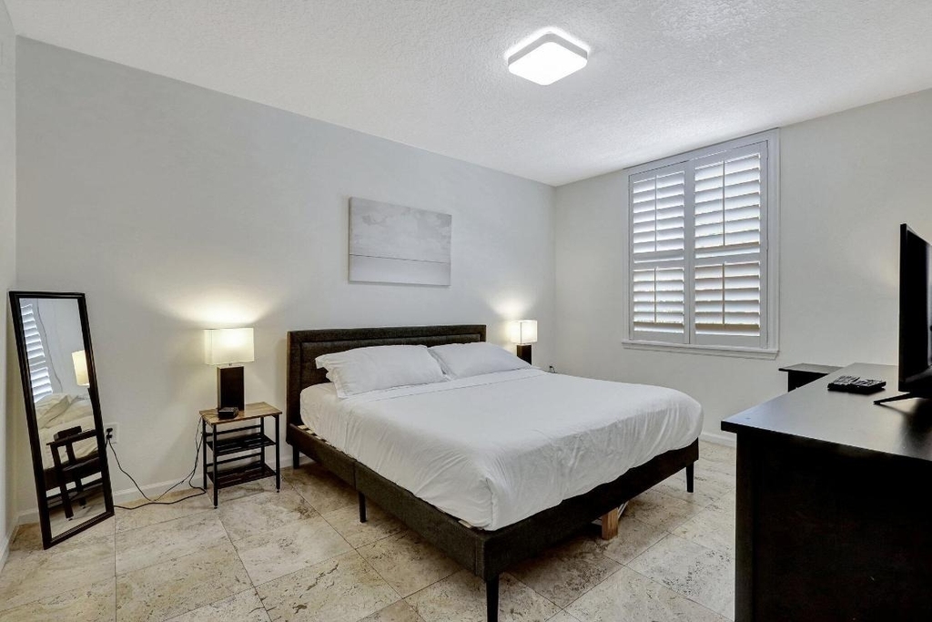580 S Sapodilla Avenue - Photo 12