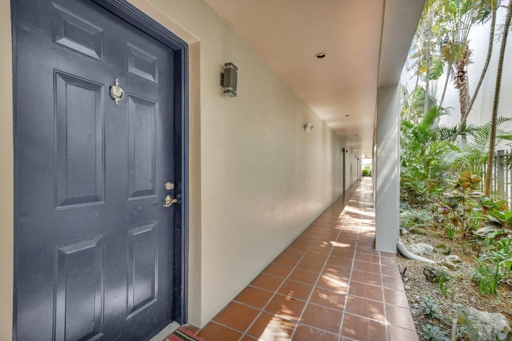 580 S Sapodilla Avenue - Photo 18