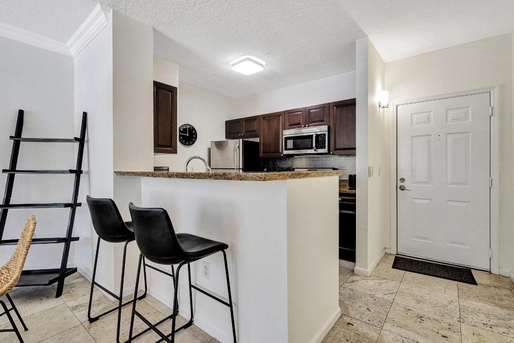 580 S Sapodilla Avenue - Photo 5