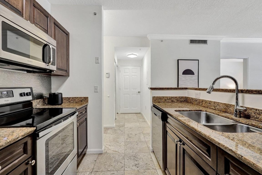 580 S Sapodilla Avenue - Photo 4