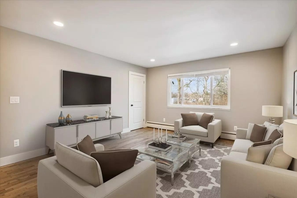 1024 S Brown St - Photo 3