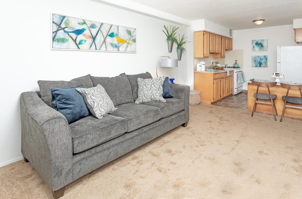 7800 E Jefferson Ave - Photo 3