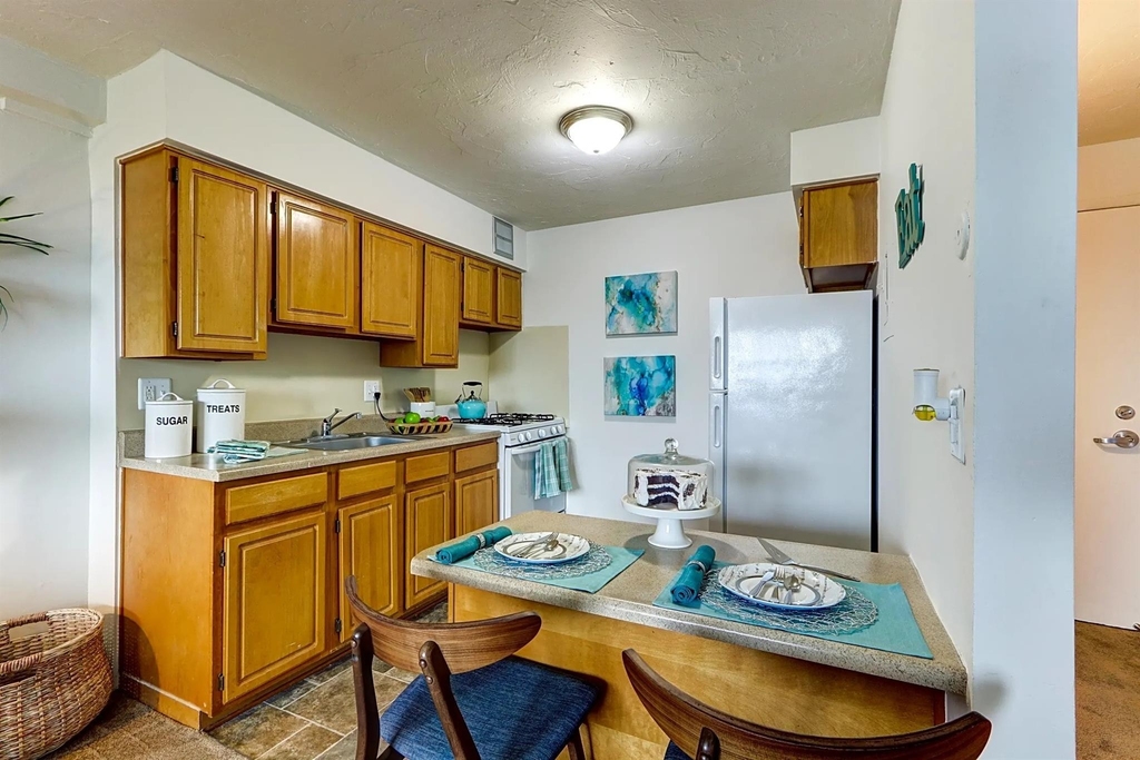 7800 E Jefferson Ave - Photo 5