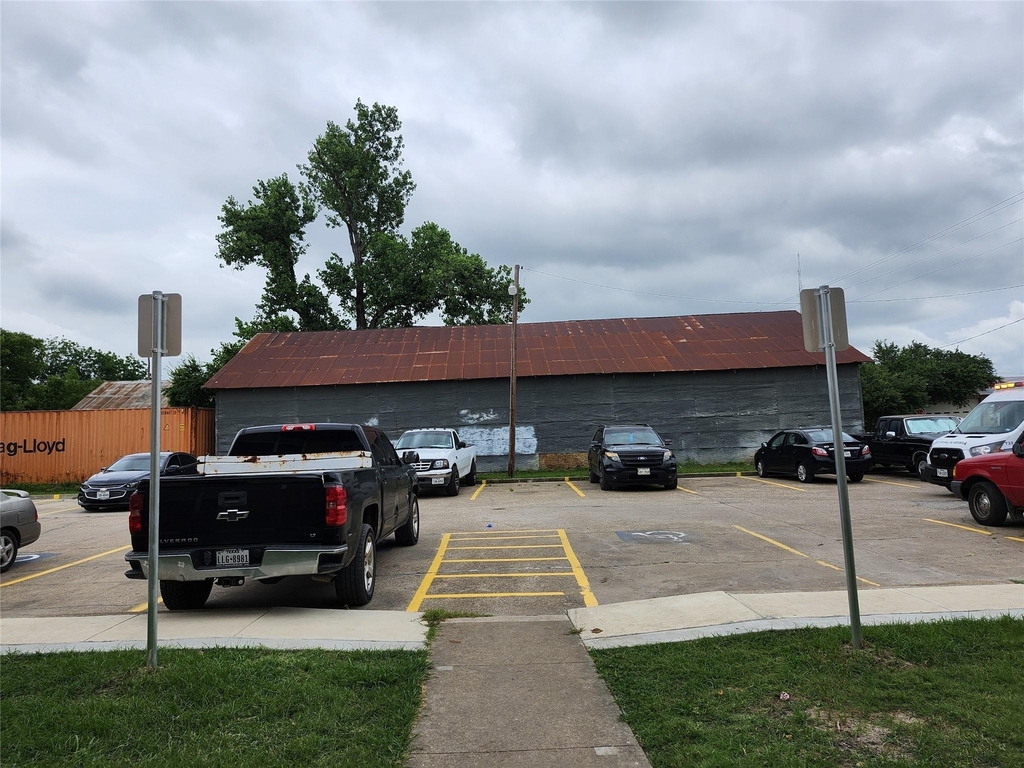306 W Avenue D - Photo 2
