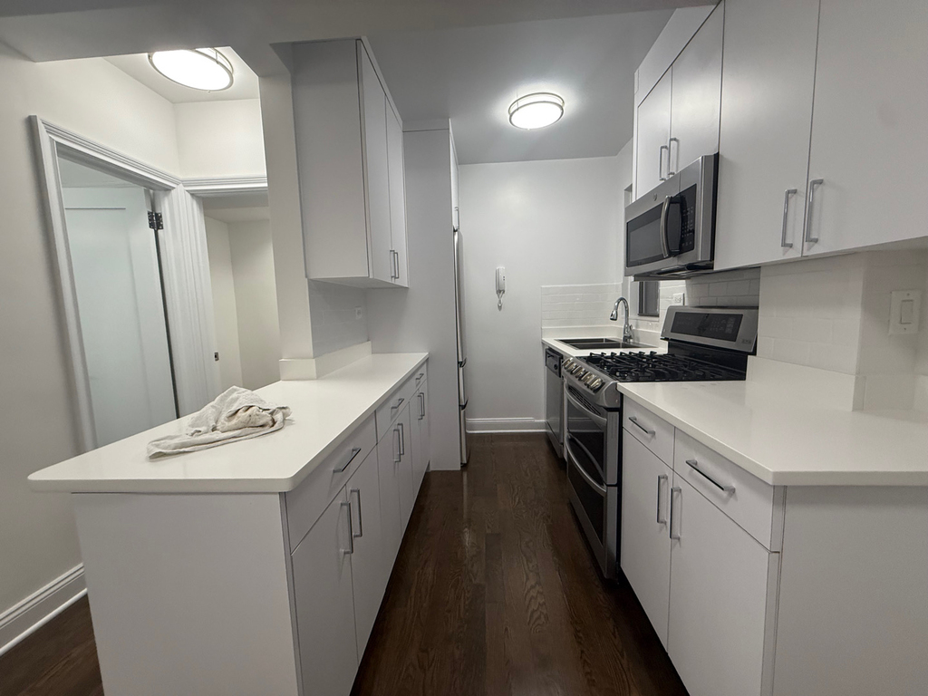 20 Beekman Place - Photo 4